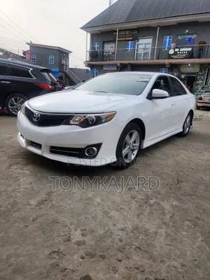 Toyota Camry SE Sport 4dr Sedan w/Prod. End 11/13 (2.5L 4cyl 6A) 2014