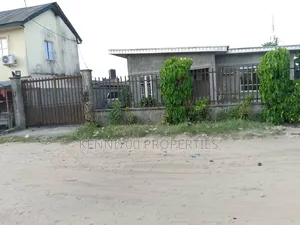 5bdrm Bungalow in Alatishe Road, Awoyaya for sale