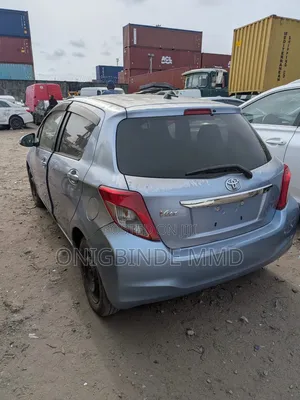 Toyota Vitz 1.0 FWD 3dr 2012 Blue