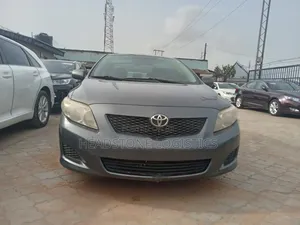 Toyota Corolla Base 4dr Sedan (1.8L 4cyl 5M) 2010 Gray