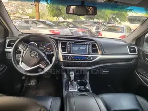 Toyota Highlander XLE V6 4x2 (3.5L 6cyl 6A) 2016 Silver