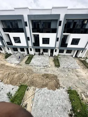 4bdrm Duplex in Gra Phase 3 for rent
