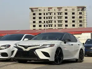 Toyota Camry XSE V6 FWD (3.5L 6cyl 8AM) 2018 White