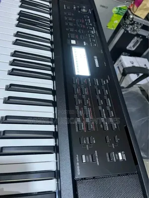 Complete 61 Keys Yamaha Keyboard PSR-E 383 With Original Adaptor