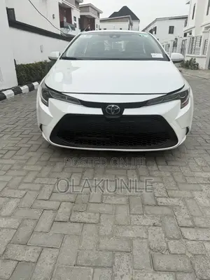 Toyota Corolla XLE 2020 Off white