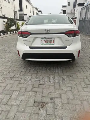 Toyota Corolla XLE 2020 Off white
