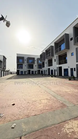 4bdrm Townhouse/Terrace in Gaduwa for sale