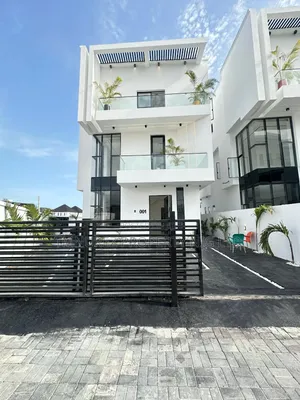 5bdrm Duplex in Chevron for sale