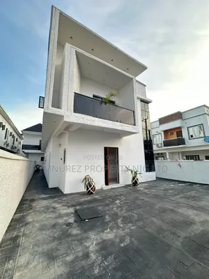 4bdrm Duplex in Chevron for sale