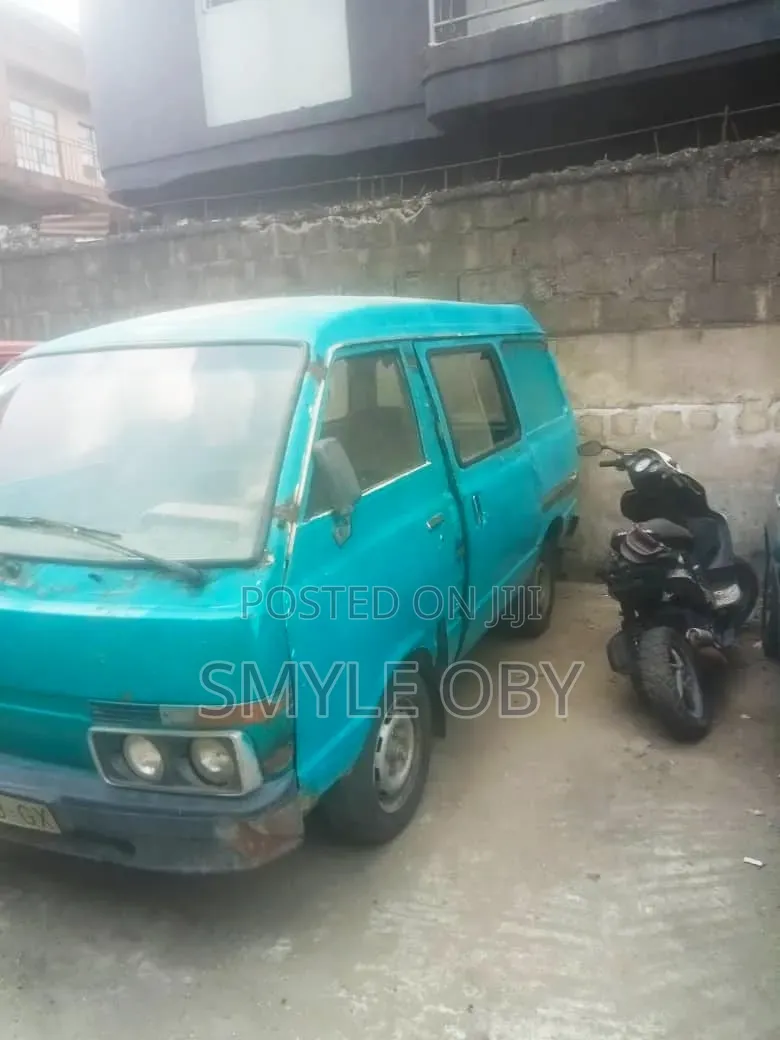 Nissan Vanette 1991 Green
