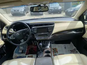 Toyota Avalon Limited 4dr Sedan (3.5L 6cyl 6A) 2014 White