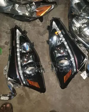 Headlights Lexus Is250 2010 to 2012