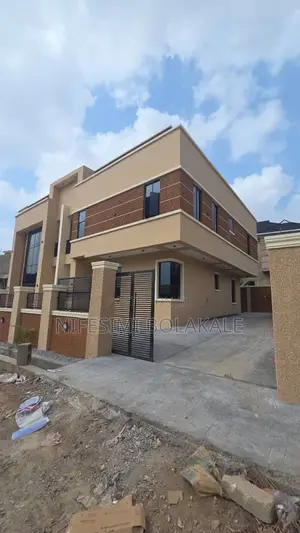 4bdrm Duplex in Carlton Gate, Akobo for sale