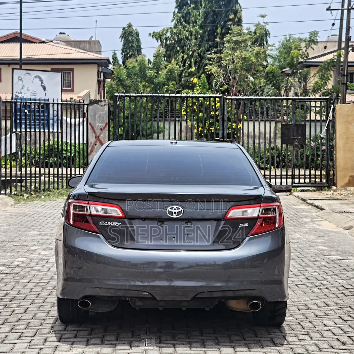 Toyota Camry SE V6 4dr Sedan (3.5L 6cyl 6A) 2012 Gray