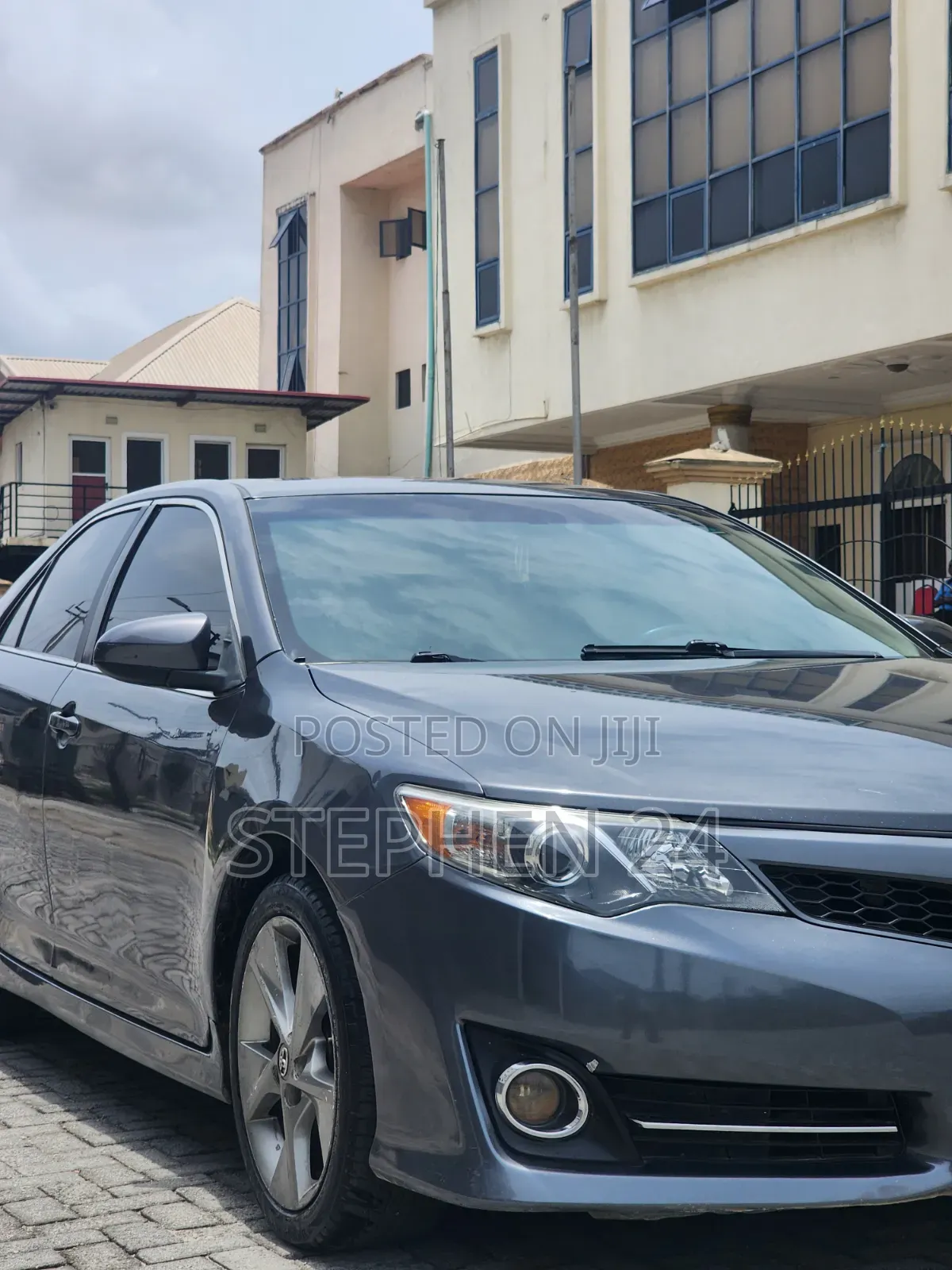 Toyota Camry SE V6 4dr Sedan (3.5L 6cyl 6A) 2012 Gray