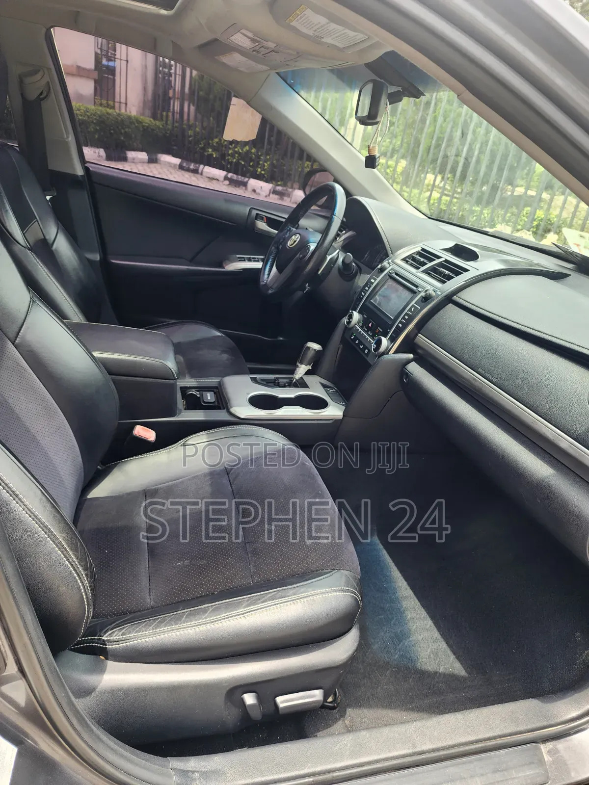 Toyota Camry SE V6 4dr Sedan (3.5L 6cyl 6A) 2012 Gray