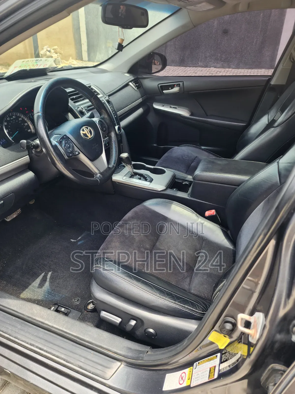 Toyota Camry SE V6 4dr Sedan (3.5L 6cyl 6A) 2012 Gray
