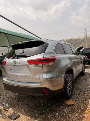 Toyota Highlander XLE 4x2 V6 (3.5L 6cyl 8A) 2018 Gray