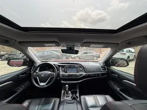 Toyota Highlander SE 2019 Red