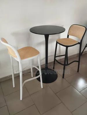 Set 2 Bar Stool 1 Table