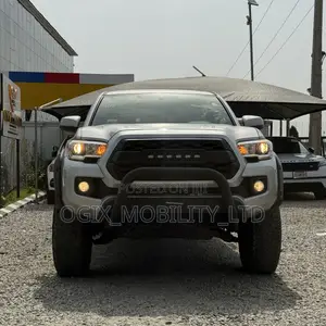 Toyota Tacoma 2017 Silver
