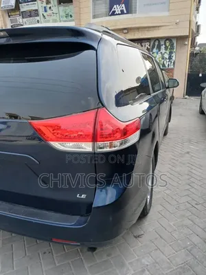 Toyota Sienna 2012 Blue
