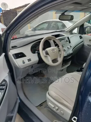 Toyota Sienna 2012 Blue