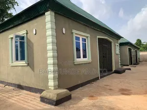 6bdrm Block of Flats in Moniya for sale