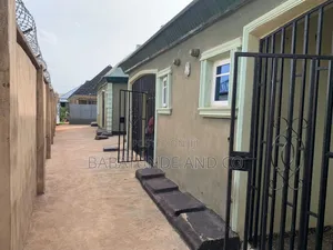 6bdrm Block of Flats in Moniya for sale