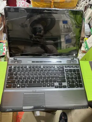 Laptop Toshiba Satellite P750 8GB Intel Core i7 HDD 500GB