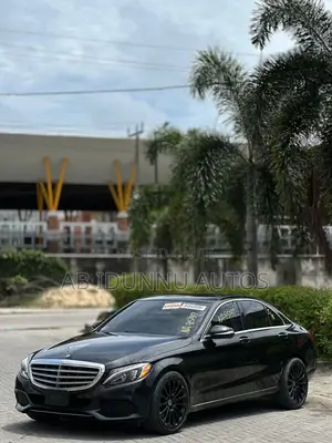 Mercedes-Benz C300 Luxury 4dr AWD 4Matic Sedan (2.0L 4cyl 7A) 2015