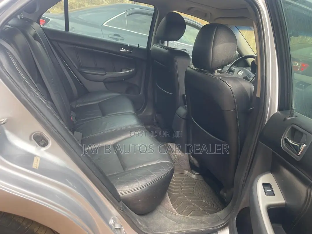 Honda Accord 2005 Silver
