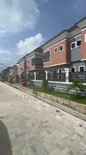 4bdrm Duplex in Plantation City, Warri for sale