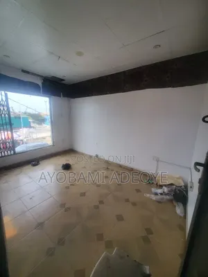 Spacious Shop Facing Lekki Express