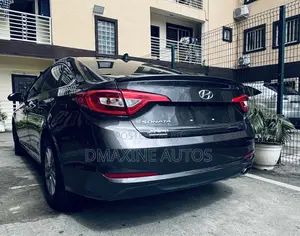 Hyundai Sonata SE 4dr Sedan (2.4L 4cyl 6A) 2015 Gray