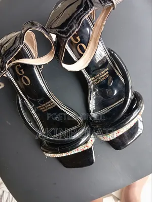This Is a Heel Sandals Size 40.