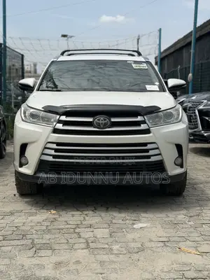 Toyota Highlander XLE 4x4 V6 (3.5L 6cyl 8A) 2018 White