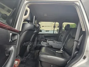 Lexus LX 570 AWD 2016 Silver