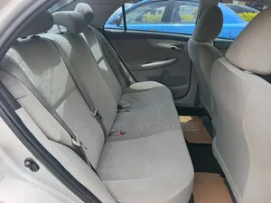 Toyota Corolla L 4dr Sedan (1.8L 4cyl 5M) 2012 Silver