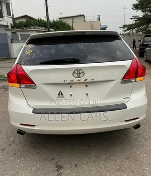 Toyota Venza V6 AWD 2010 White