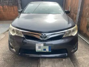 Toyota Camry LE 4dr Sedan (2.5L 4cyl 6A) 2012 Gray