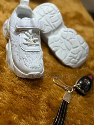 Classy Fashion White Sneakers