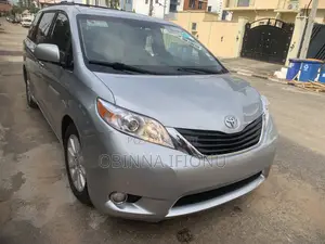 Toyota Sienna Limited 7 Passenger 2012 Silver