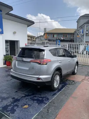 Toyota RAV4 LE AWD (2.5L 4cyl 6A) 2016 Silver