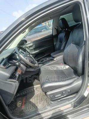 Toyota Avalon XLE Touring Sedan FWD (3.5L 6cyl 6A) 2013 Black