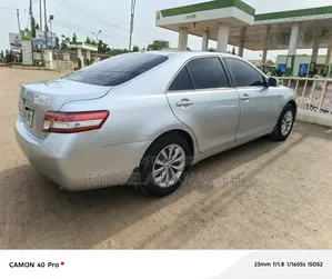 Toyota Camry LE 4dr Sedan (2.5L 4cyl 6AM) 2010 Silver