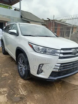 Toyota Highlander SE 4x2 V6 (3.5L 6cyl 8A) 2018 White