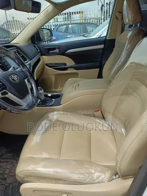 Toyota Highlander SE 4x2 V6 (3.5L 6cyl 8A) 2018 White