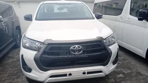 New Toyota Hilux 2025 White
