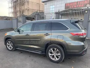 Toyota Highlander XLE 4dr SUV (3.5L 6cyl 6A) 2014 Gray